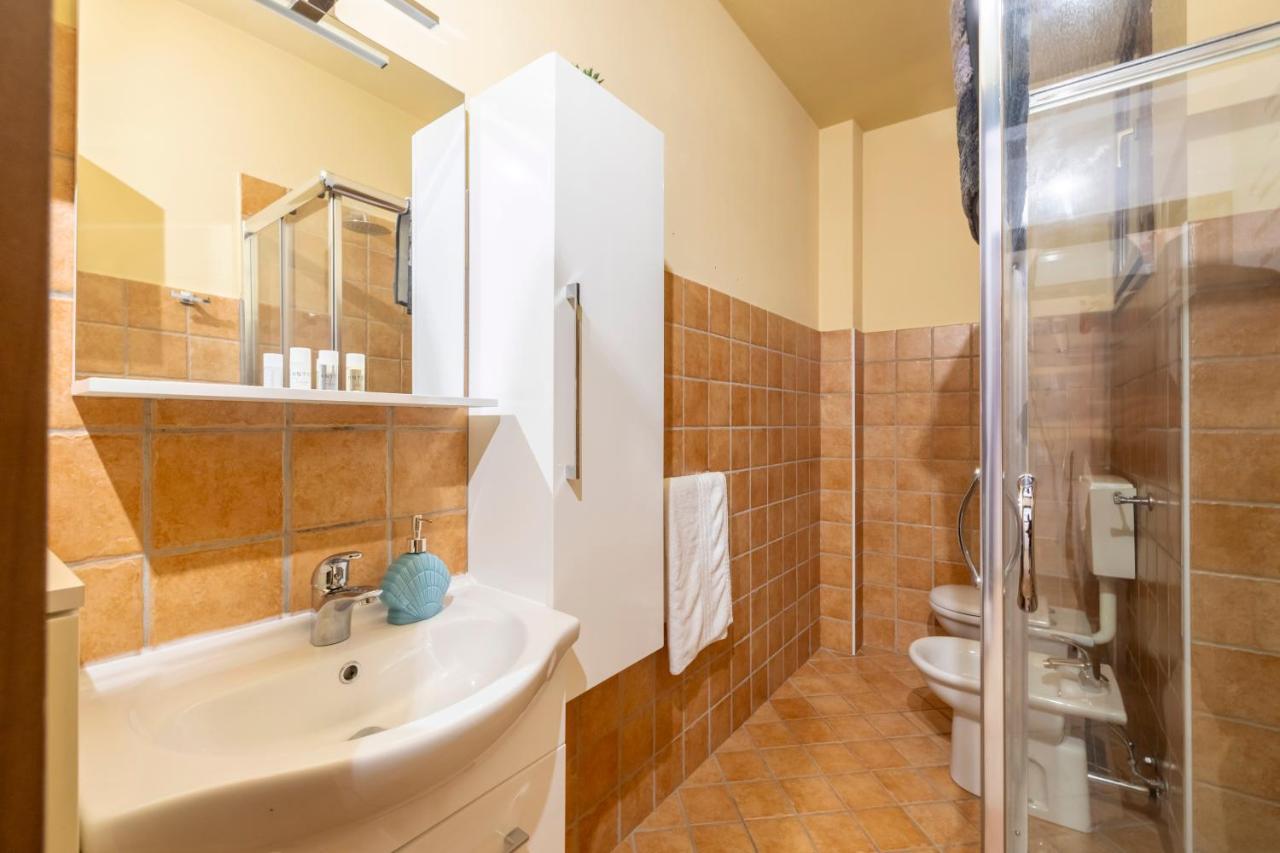 Appartement Leonardo Academy In 5' - Parcheggio Gratis - Laghi & Wi-Fi à Sesto Calende Extérieur photo