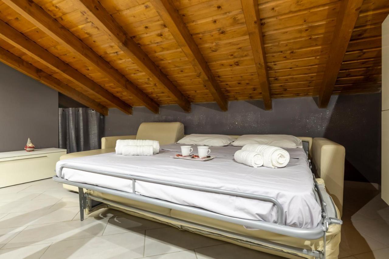 Appartement Leonardo Academy In 5' - Parcheggio Gratis - Laghi & Wi-Fi à Sesto Calende Extérieur photo